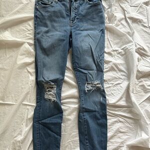 Good American Blue Skinny Jeans with Distressed Knees